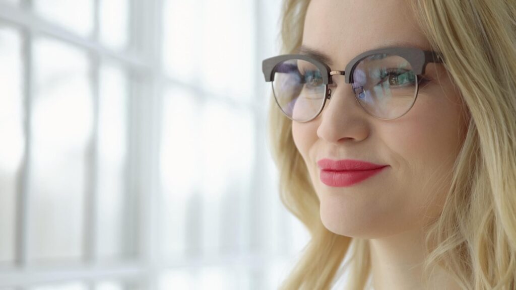 Okulary Prada damskie to więcej niż tylko akcesorium - to inwestycja w jakość, styl i komfort noszenia